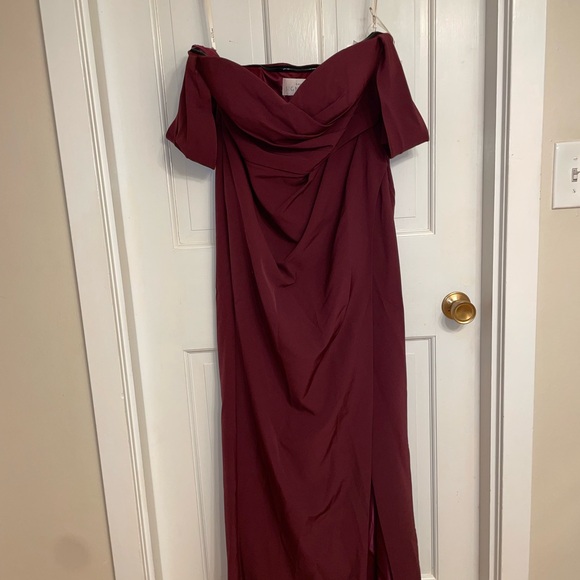 David’s bridal Stretch Crepe Off-the-Shoulder Dress - Picture 4 of 4